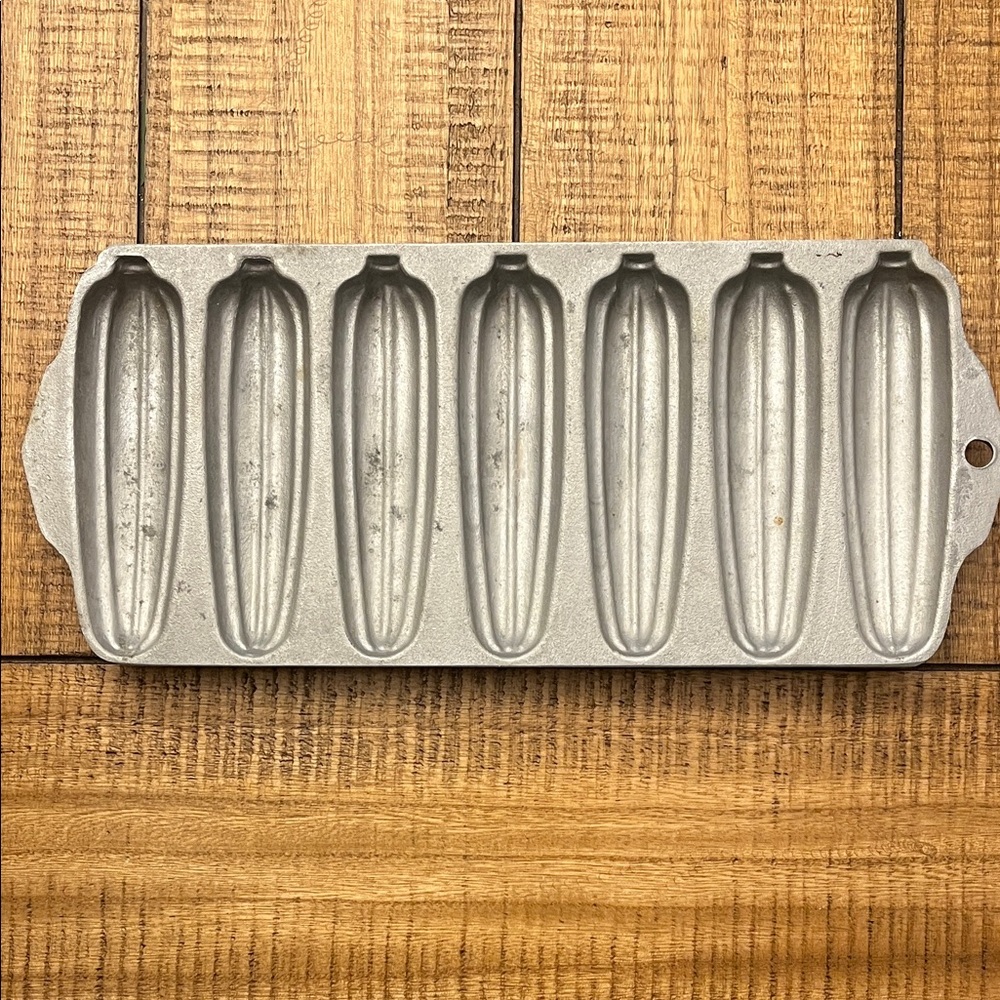 Wearever Vintage Cast Aluminum Corn Bread Mold Pan\